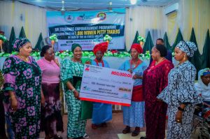 First Lady Empowers 1,000 Osun Women Petty Traders With N50,000 Each