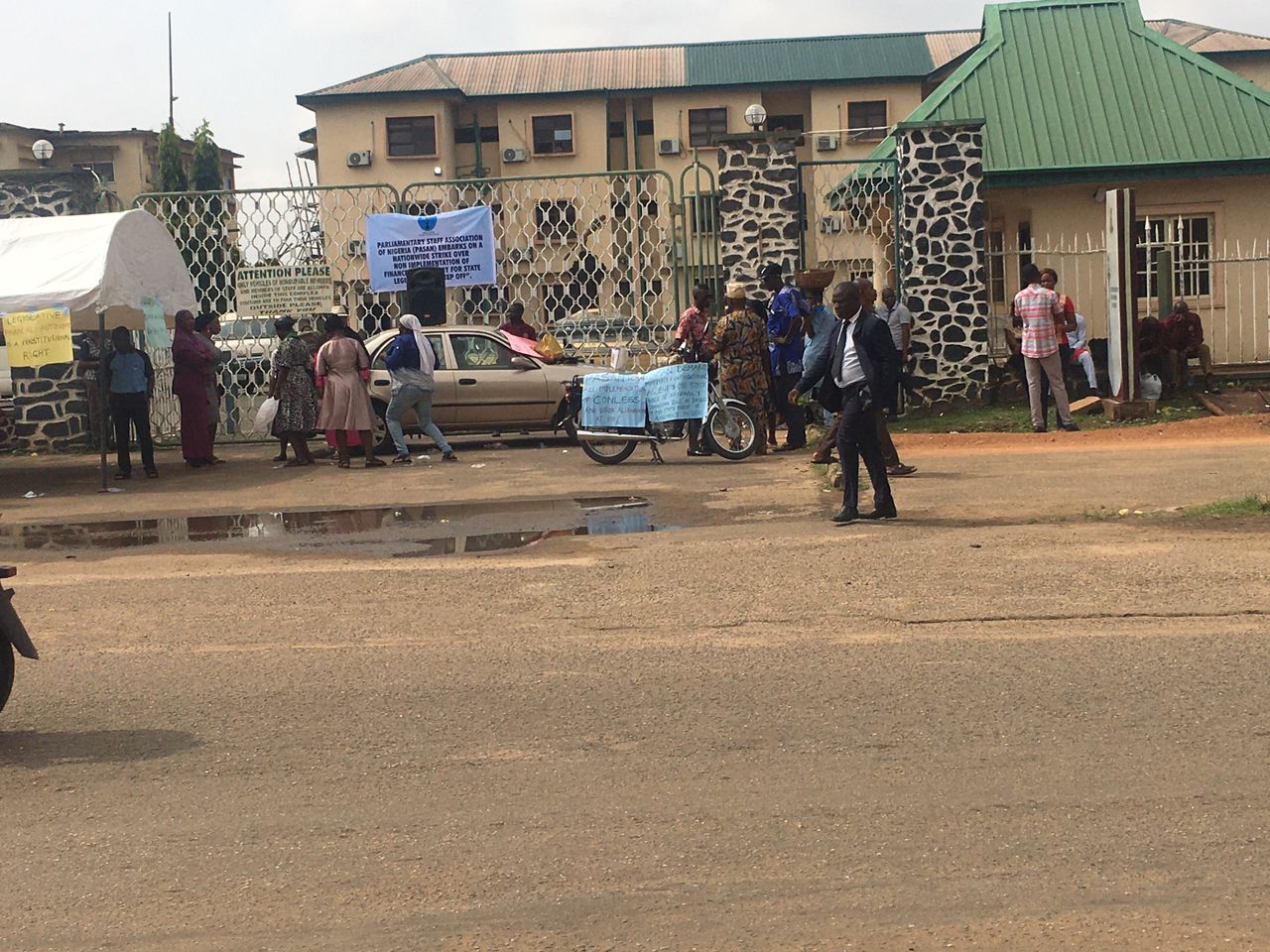 Oyo Parliamentary Workers Begins Indefinite Strike, Shut Assembly Complex Gate