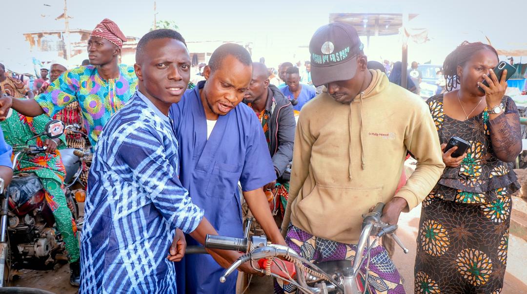 Oyetola’s Associate Distributes Free Fuel To Celebrate Iwo Day