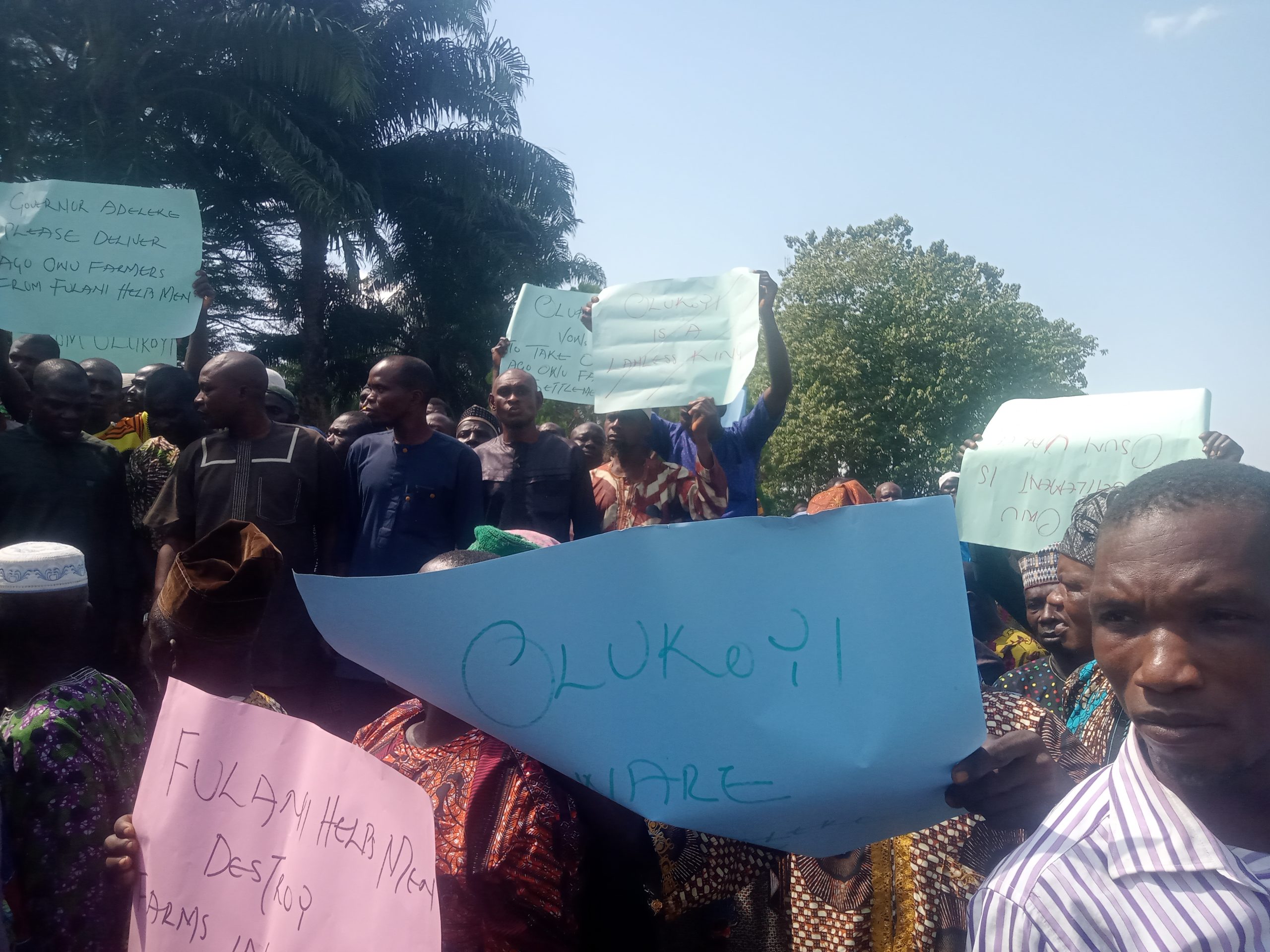 Ago Owu Farmers Protest Alleged Invasion Of Farmlands By Hoodlums, Herder (Video)
