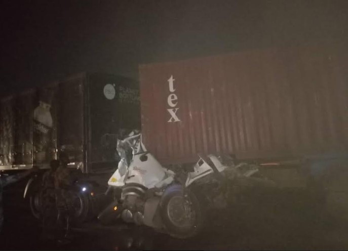 Container Falls On Truck, Crushes Three To Death In Ogun