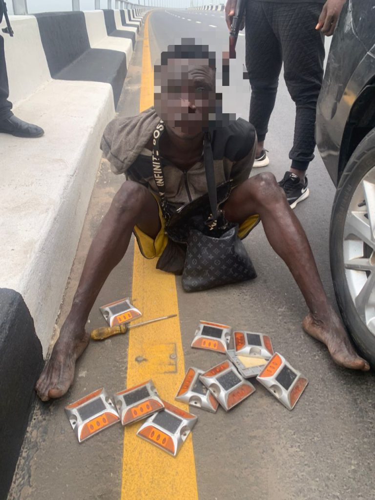 Police Arrest 18-year-old For Stealing LED Lights On Third Mainland Bridge