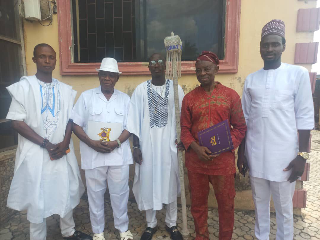 Ti Oluwa Ni Ile: Ooni Reunites Tunde Kelani, Baba Wande After Years Of Feud