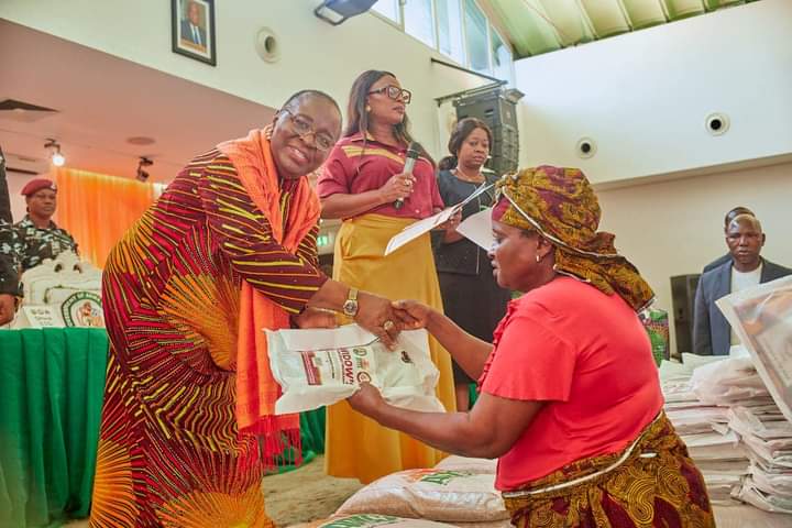 Int’l Widows Day: A’Ibom First Lady Donates Cash, Food, Wrappers To 250 Widows