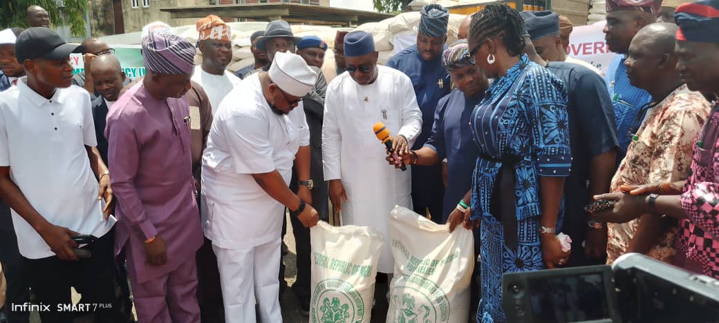 Makinde flags Off Distribution Of Food Items For Vulnerable Persons In Oyo