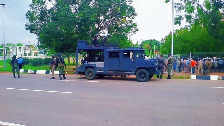 Just In: Drama As Police Block SSANU, NASU From Protesting Withheld Salaries In Abuja