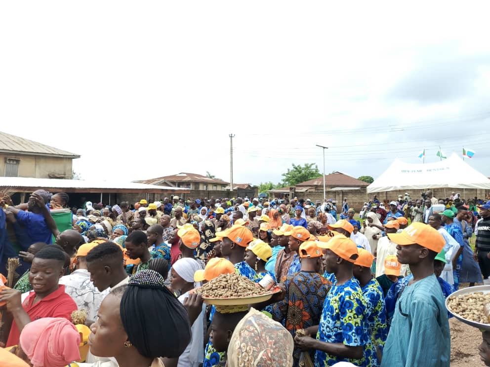 Osun 2026: PDP Loses Hundreds Of Members To APC, Blames Unequal Treatment, Neglect