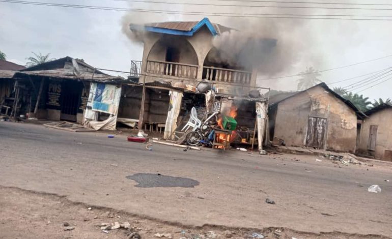 Two Reportedly Killed, Palace Burnt As Monarchy Dispute Turns Violent in Osun