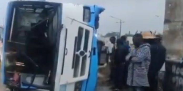 10 Injured As Fully Loaded BRT Bus Tumbles In Lagos