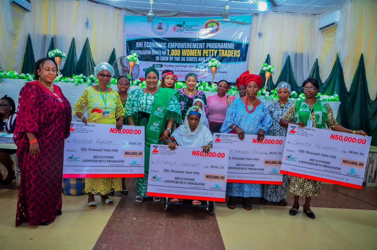 First Lady Empowers 1,000 Osun Women Petty Traders With N50,000 Each