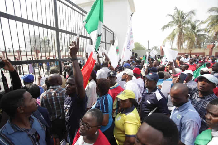 Amid Defying Threats, Lagos Residents Protest Against Hardships, Hunger