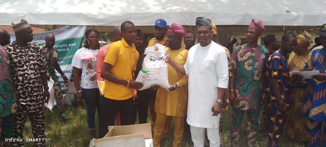 OYO-CARES Commences Distribution Of Farm Inputs To Farmers