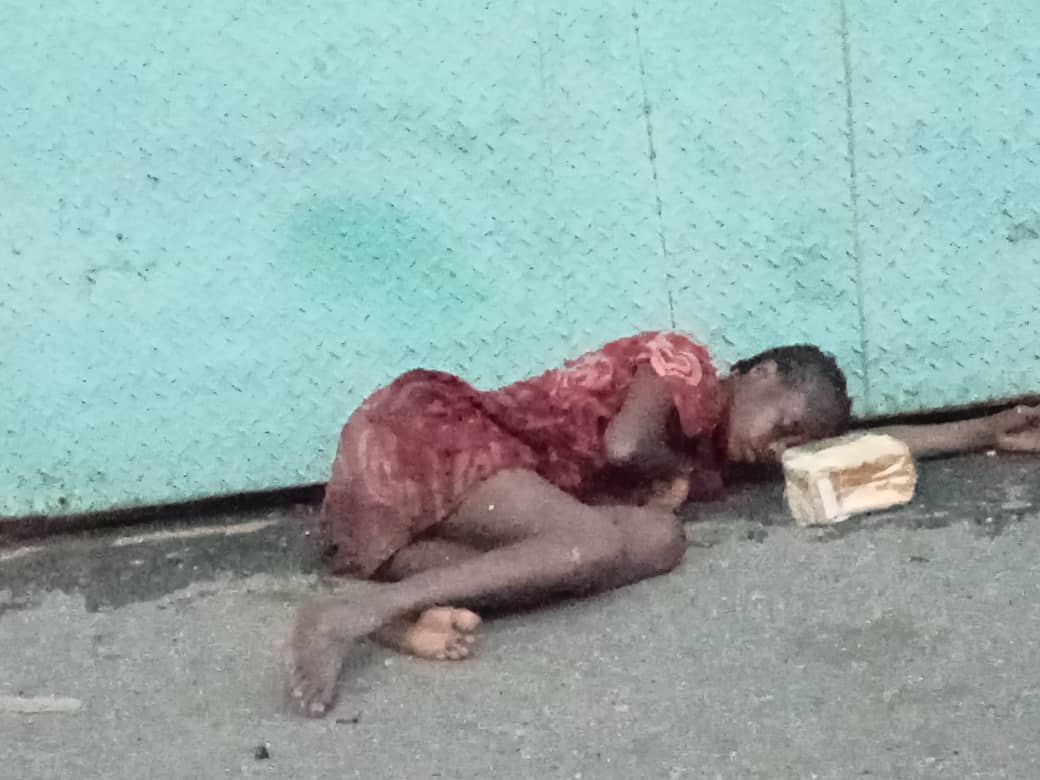 Lady With Memory Loss Dumped On Roadside By Suspected'Yahoo Boys' In Osogbo