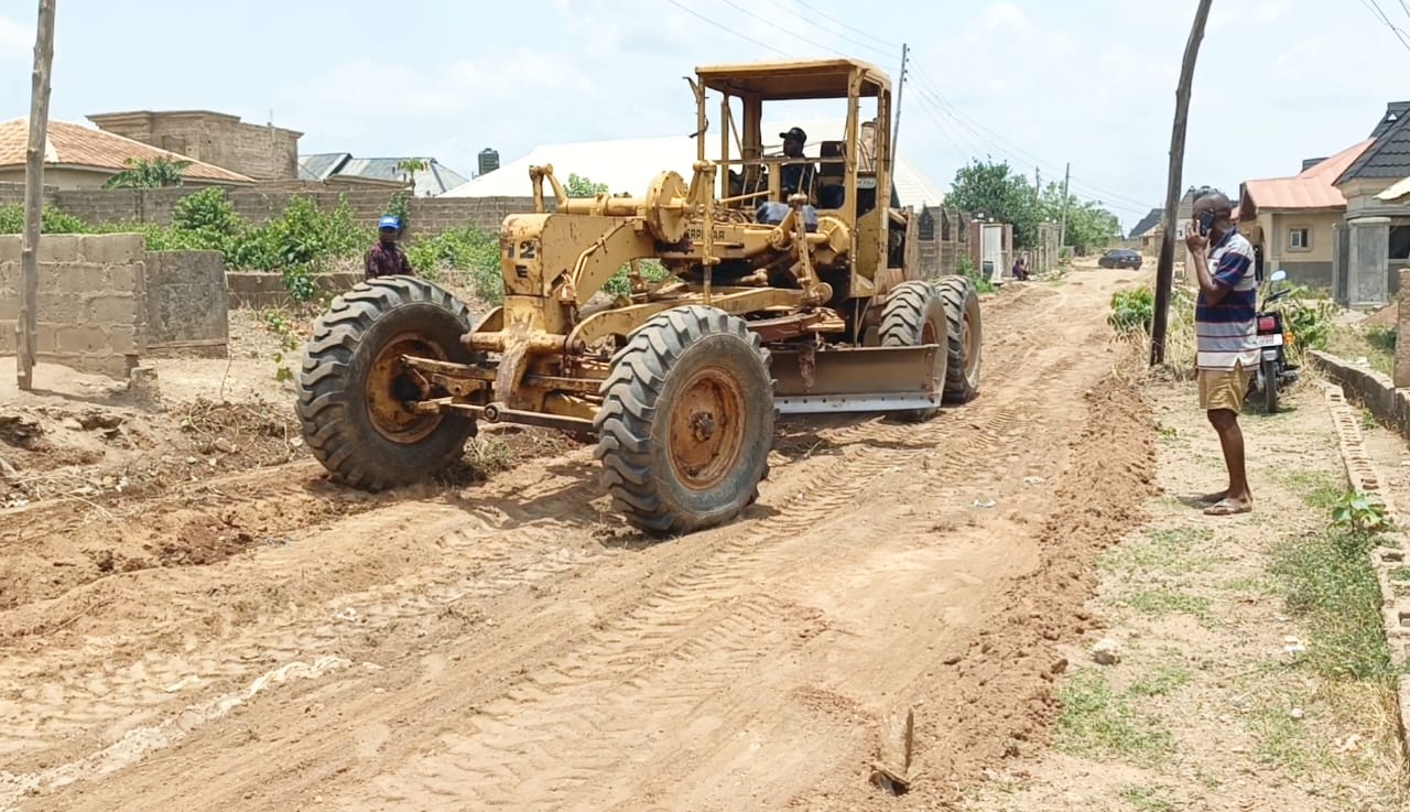 Residents commend Olorunda LG over road grading
