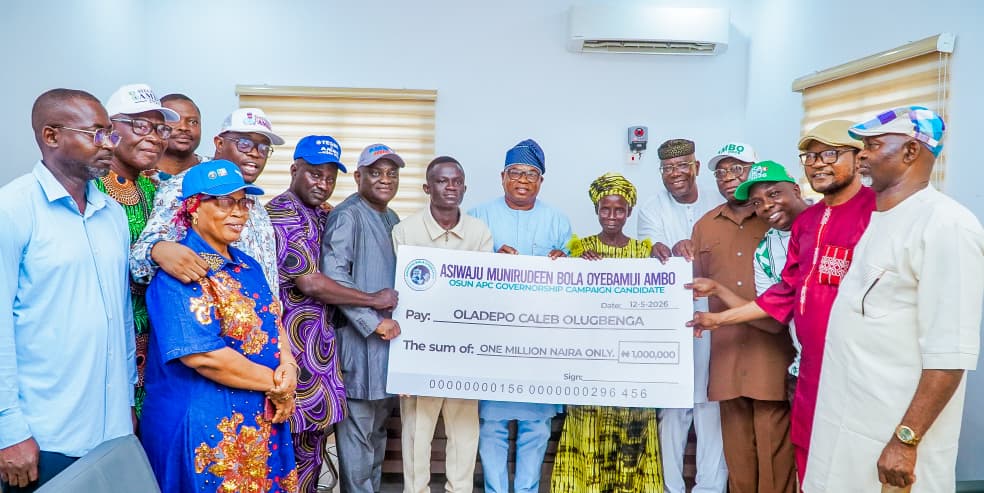 AMBO Meets Sacked Osun Workers, Rewards LAUTECH Best Graduating Student with ₦1 Million