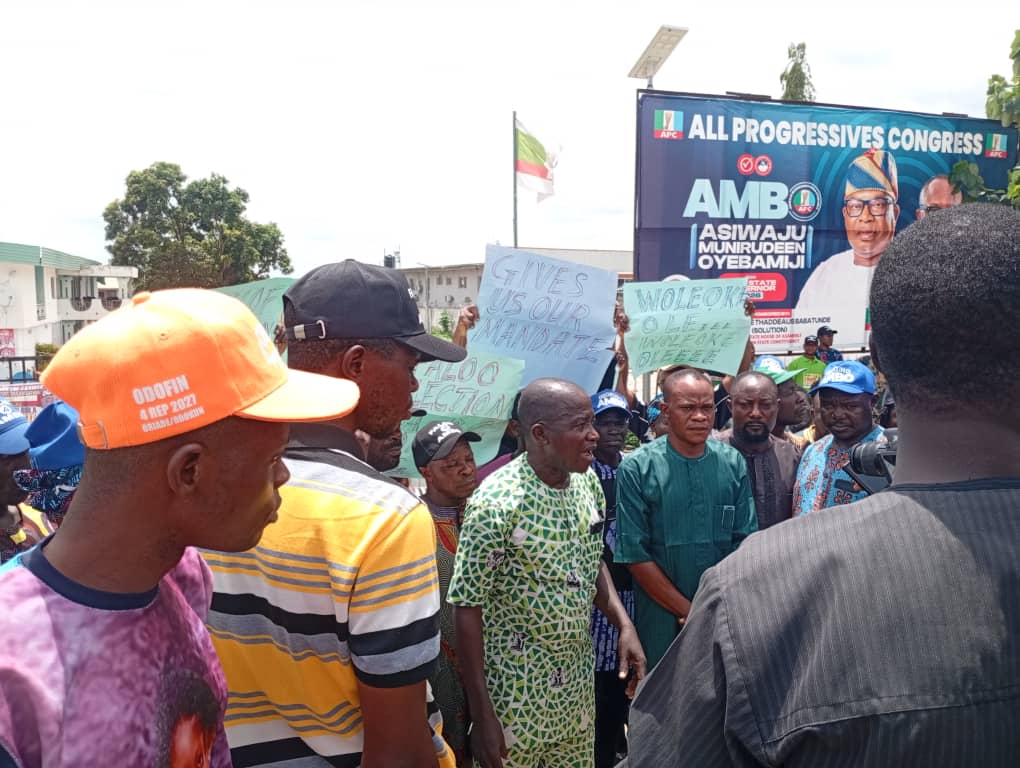 Obokun APC Members Protest Alleged Manipulation of Assembly Primary Results