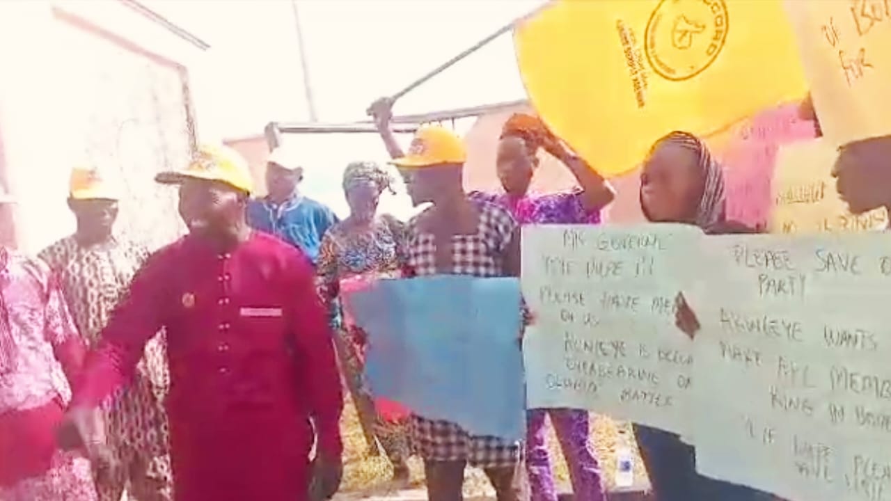 Bode-Osi Obaship Tussle: Kingmakers, Indigenes Urge Adeleke To Call Akinleye To Order